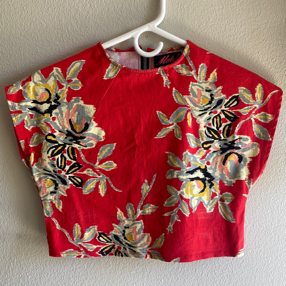 Stretchy, high neck floral crop top with zipper back